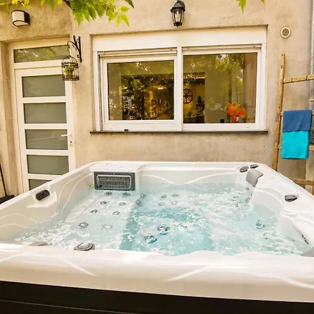 アパート With Jacuzzi And Beautiful Garden