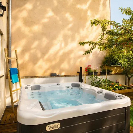With Jacuzzi And Beautiful Garden * Pula
