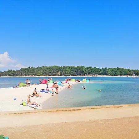 Apartman With Jacuzzi And Beautiful Garden Pula